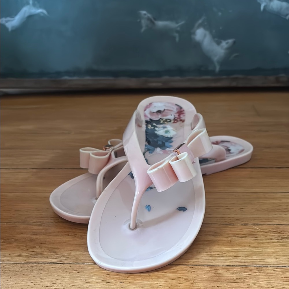Elegant Ted Baker Pink Bow Sandals